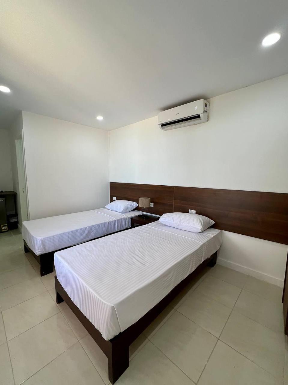 Serafy City Center Hostel And Pool For Foreigners Adults Only Hurghada Room photo
